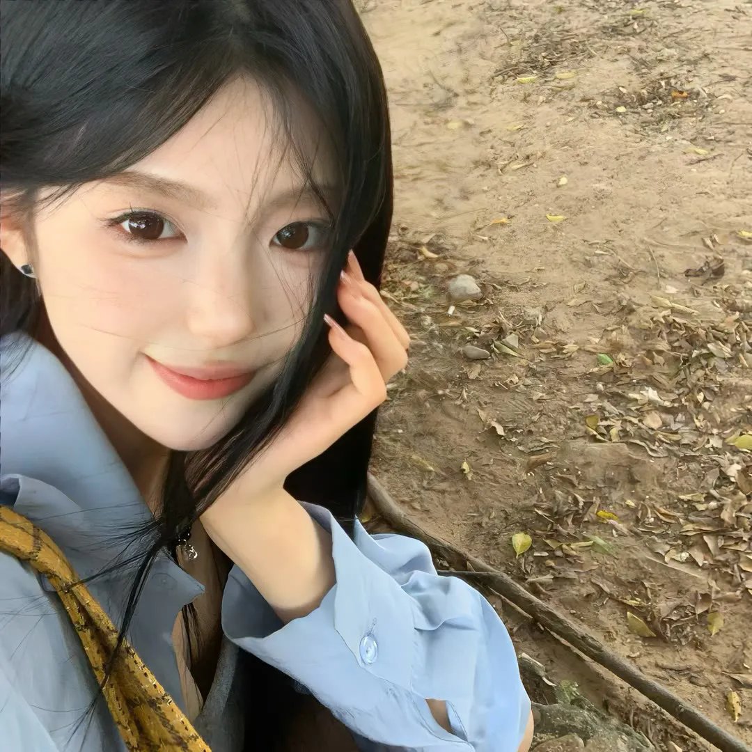 沙漠中的玫瑰海报